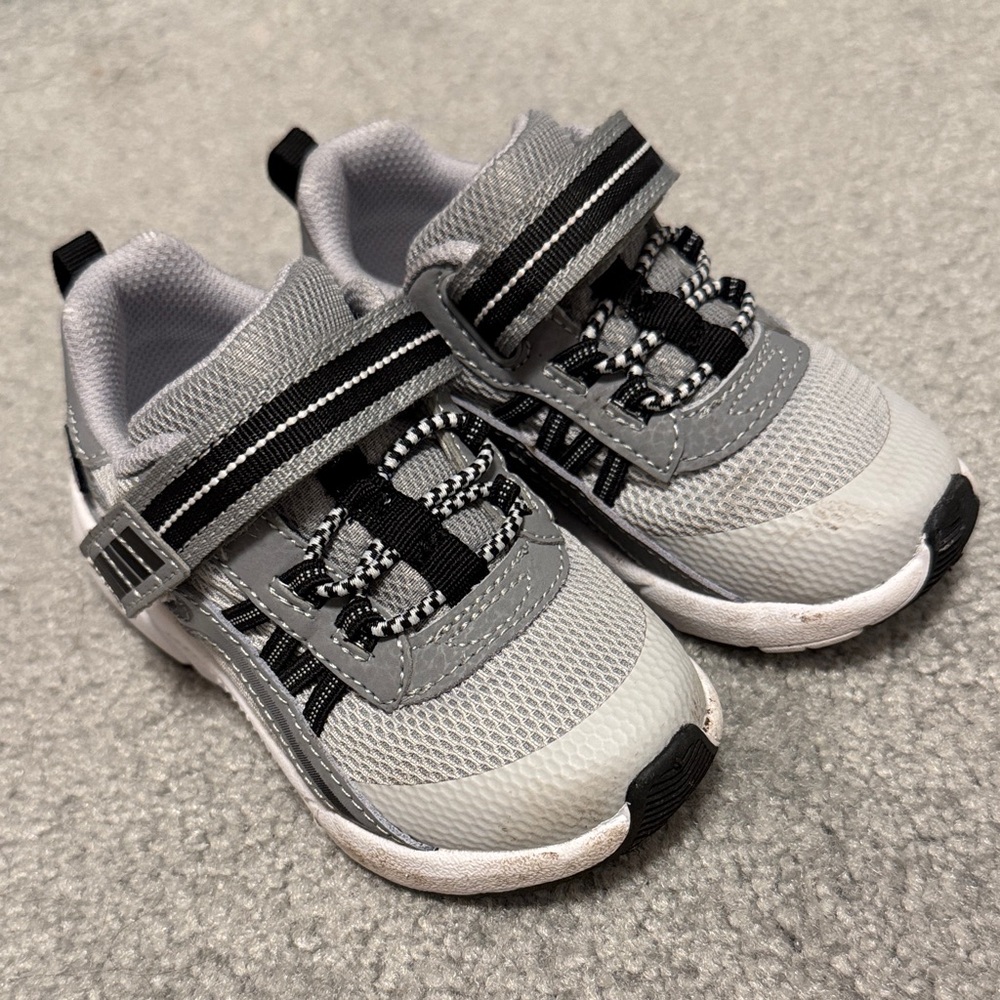 Stride Rite Toddler Black and Gray Sneakers size 8XW